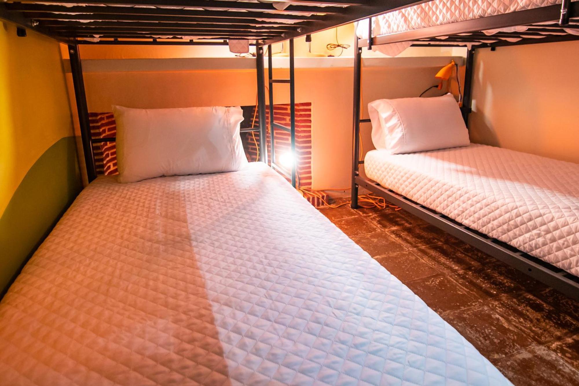 Yes Please! Hostel Antigua Room photo