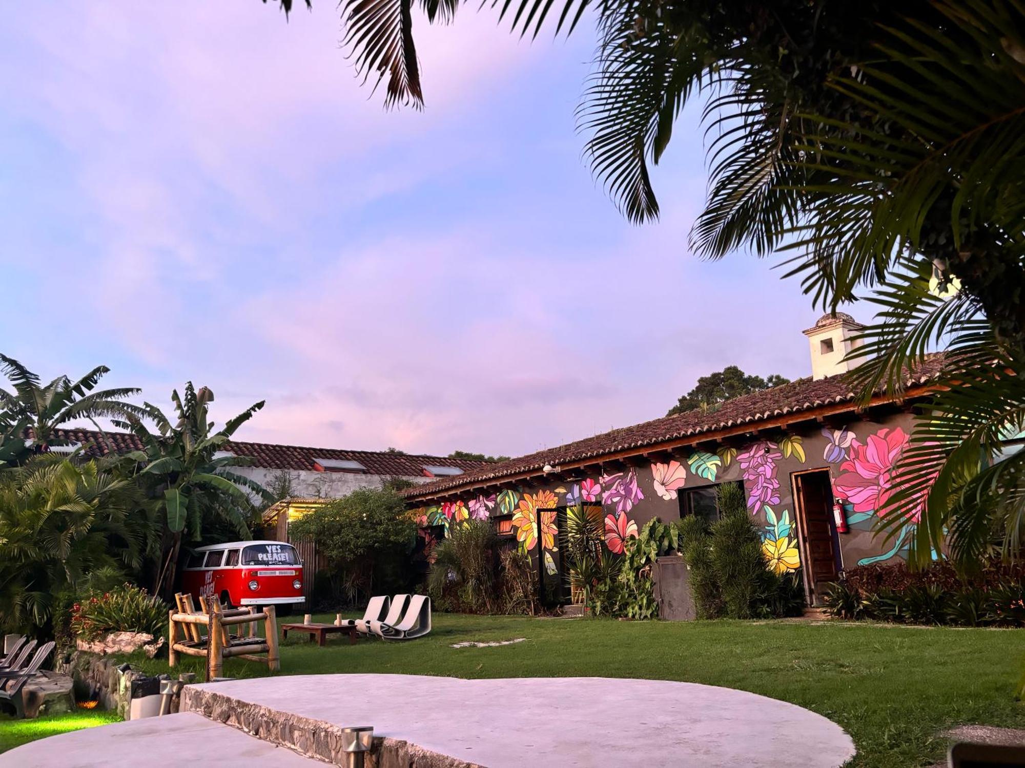 Yes Please! Hostel Antigua Exterior photo